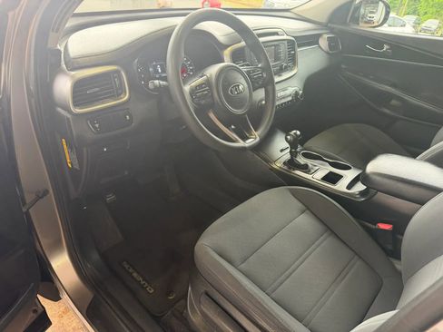 Used 2017 Kia Sorento LX FWD image 7