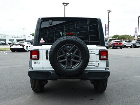 Used 2024 Jeep Wrangler Unlimited Sport AWD/4WD image 7