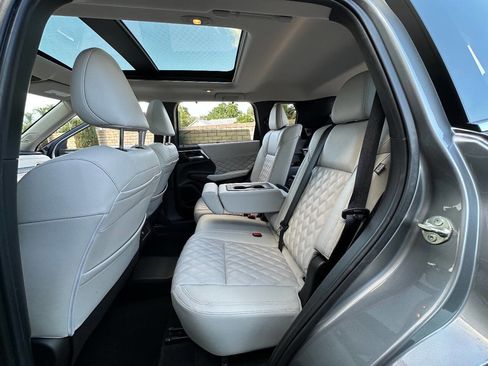 Used 2023 Mitsubishi Outlander SEL image 34