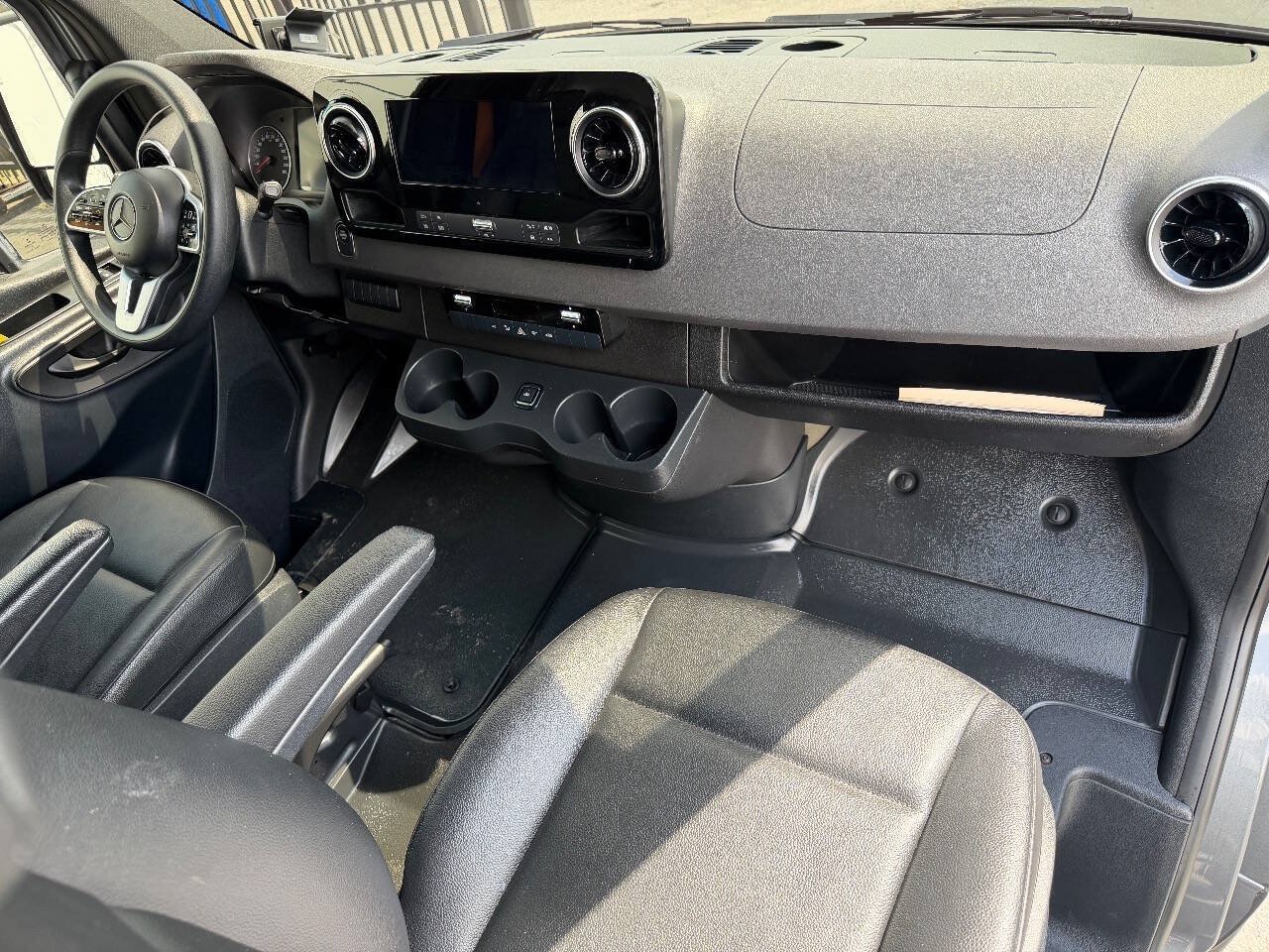 Used 2022 Mercedes-Benz Sprinter 4500 w/ Parking Package image 23