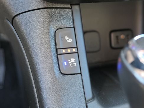 Used 2018 GMC Acadia Denali w/ Technology Package AWD/4WD image 22