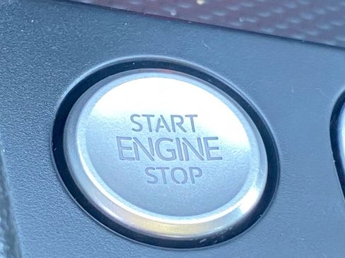 Used 2025 Volkswagen Jetta SEL FWD image 17