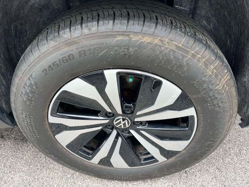 Used 2024 Volkswagen Atlas SE image 11