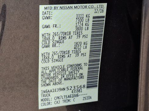 Used 2017 Nissan Titan SV image 29