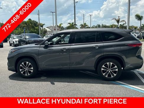 Used 2020 Toyota Highlander XLE FWD image 13