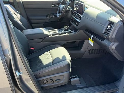 New 2026 Nissan Pathfinder Platinum FWD image 27