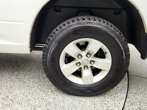 Used 2019 RAM 1500 Classic SLT AWD/4WD image 9
