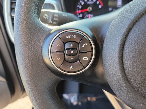 Used 2022 Kia Soul LX FWD image 18
