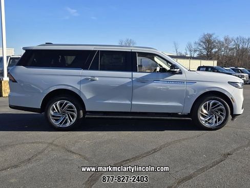 New 2026 Lincoln Navigator L Reserve AWD/4WD image 2
