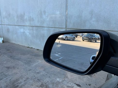 Used 2025 Hyundai Venue SEL image 19