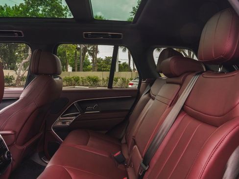 Used 2025 Land Rover Range Rover SE image 21