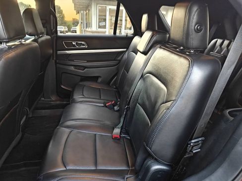 Used 2018 Ford Explorer XLT w/ Equipment Group 202A AWD/4WD image 18