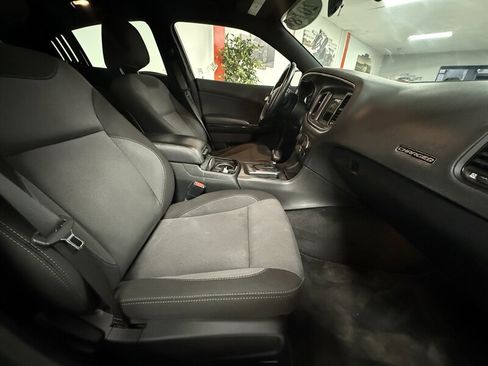 Used 2018 Dodge Charger SXT w/ Blacktop Package image 20
