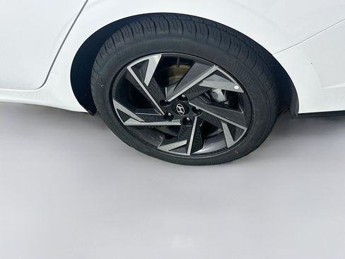 Used 2025 Hyundai Elantra SEL FWD image 11