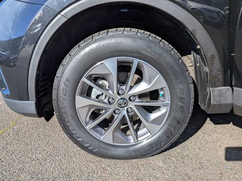 Used 2017 Toyota RAV4 XLE image 30