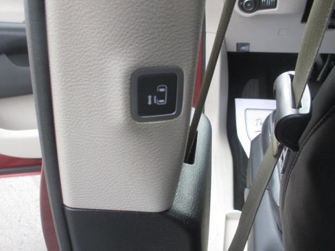 Used 2019 Chrysler Pacifica Limited FWD image 26