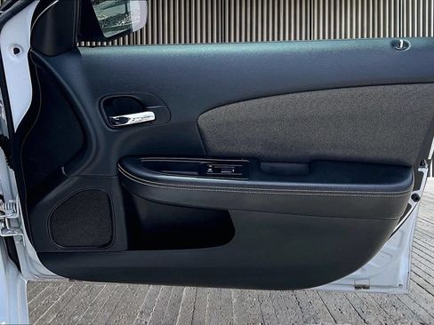 Used 2013 Dodge Avenger SE FWD image 23