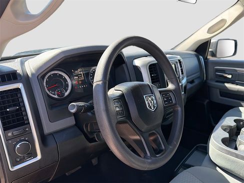 Used 2020 RAM 1500 Classic SLT image 9