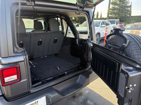 Used 2025 Jeep Wrangler Sport S image 30