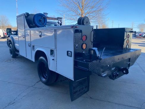 Used 2014 Ford F550 4x4 Regular Cab Super Duty image 2