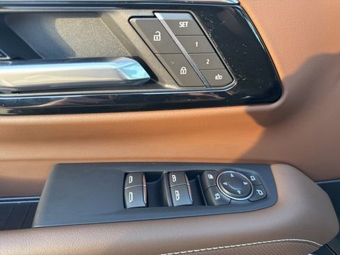 Used 2025 Chevrolet Tahoe High Country image 18