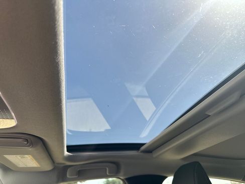 Used 2024 Toyota Prius XLE FWD image 10