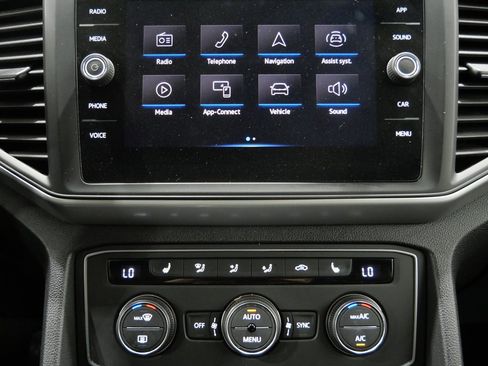 Used 2021 Volkswagen Atlas Cross Sport SE image 18