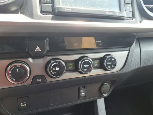 Used 2017 Toyota Tacoma SR5 w/ Tow Package AWD/4WD image 25