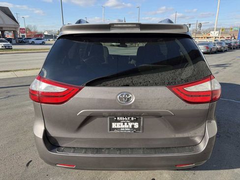 Used 2019 Toyota Sienna LE image 4