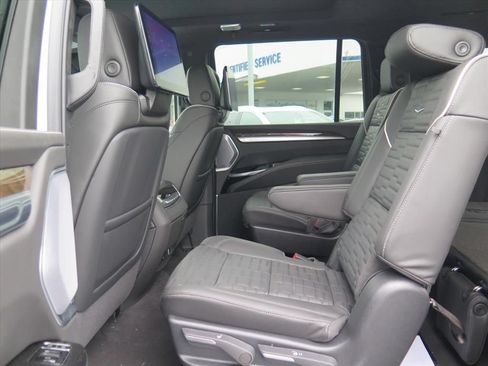 New 2026 Cadillac Escalade ESV Platinum Luxury AWD/4WD image 24