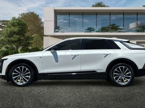 Certified 2024 Cadillac Lyriq Sport AWD/4WD image 7