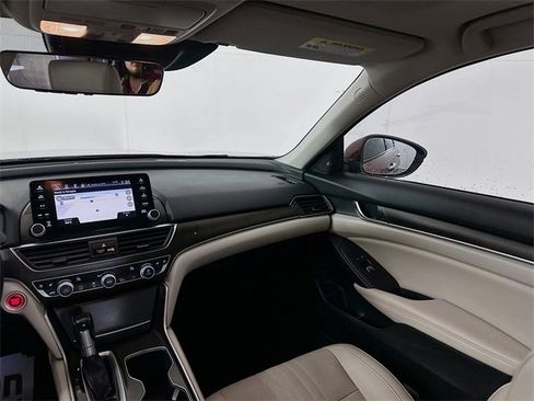 Used 2018 Honda Accord Touring image 25