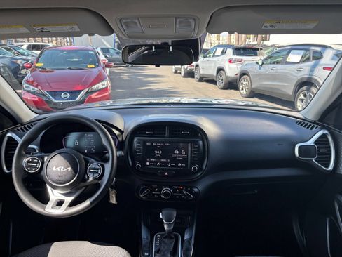 Used 2025 Kia Soul LX w/ LX Technology Package FWD image 31