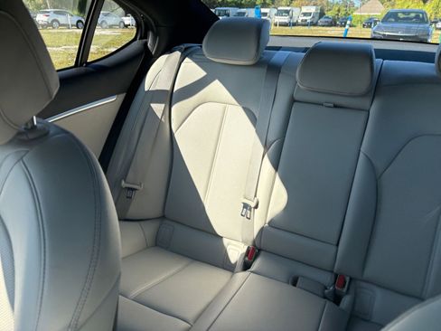 Used 2025 Genesis G70 2.5T image 40