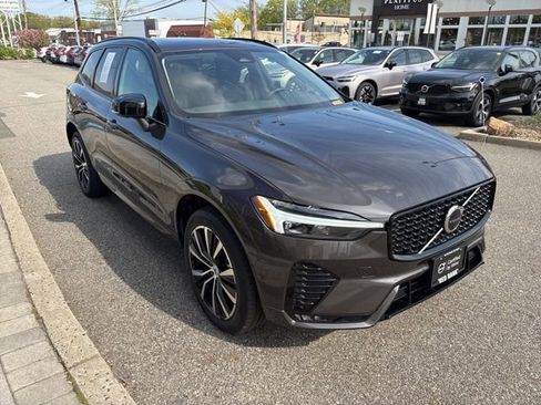 Used 2025 Volvo XC60 B5 Plus AWD/4WD image 7