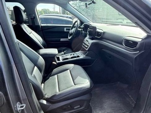 Used 2024 Ford Explorer XLT w/ Equipment Group 202A AWD/4WD image 8