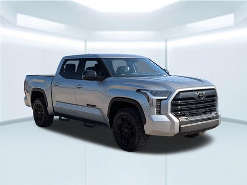 Used 2024 Toyota Tundra SR5 w/ SR5 Premium Package AWD/4WD image 8