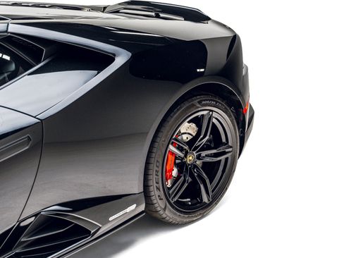 Used 2021 Lamborghini Huracan EVO RWD image 17