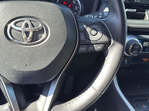 Used 2021 Toyota RAV4 XLE Premium image 16