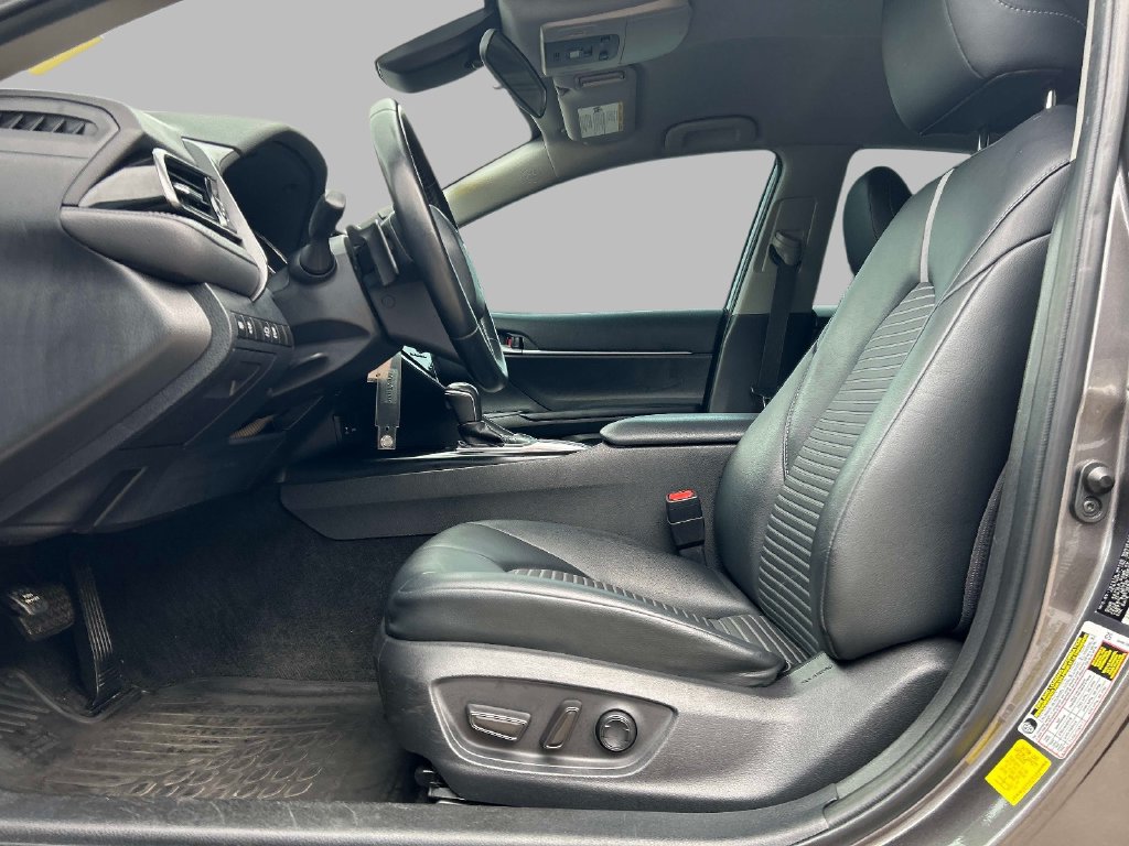 Used 2019 Toyota Camry SE FWD image 13