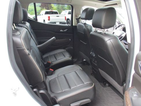 Used 2021 GMC Acadia Denali w/ Denali Ultimate Package AWD/4WD image 16