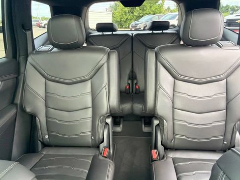 Used 2022 Cadillac XT6 Premium Luxury w/ Platinum Package AWD/4WD image 32