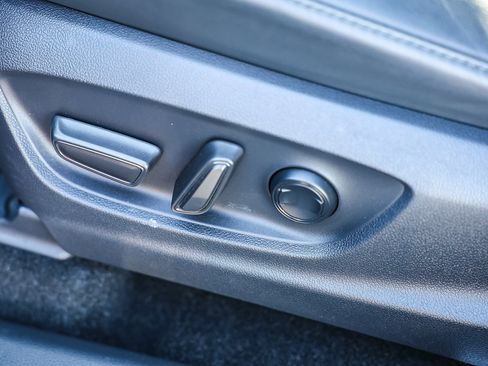 Used 2023 Toyota Crown Limited image 13