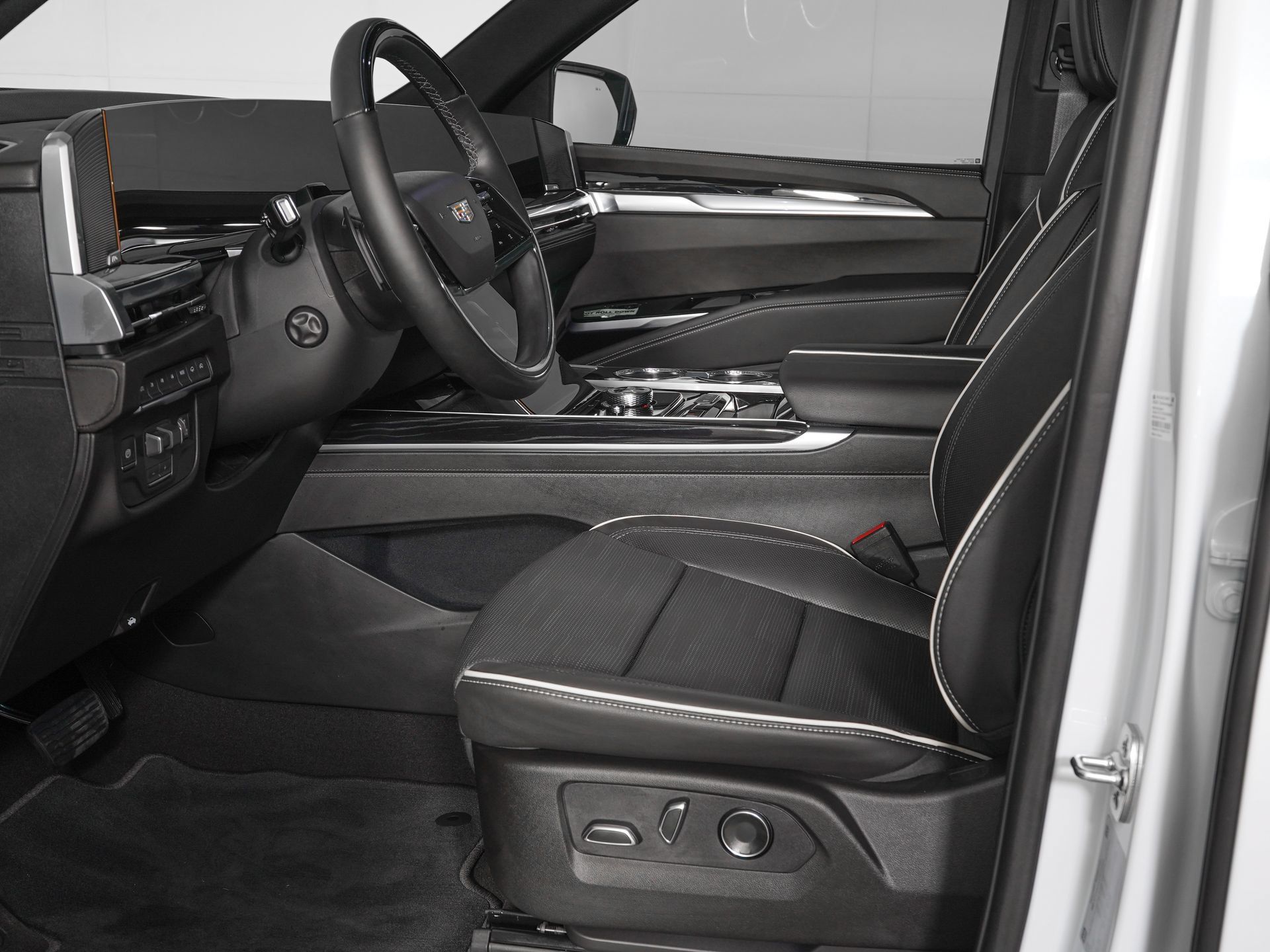 Used 2026 Cadillac Escalade Sport w/ Touring Package AWD/4WD image 16