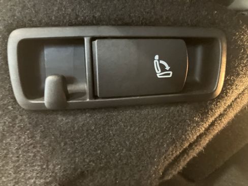 Used 2013 Volkswagen Beetle 2.5 image 32