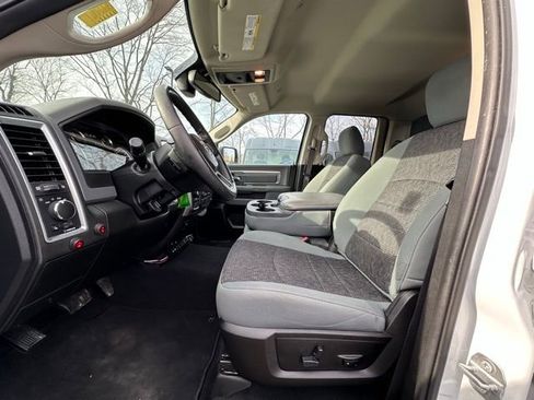 Used 2019 RAM 1500 Classic SLT w/ Luxury Group image 23