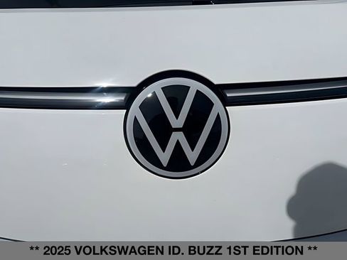Used 2025 Volkswagen ID. Buzz 1st Edition image 10