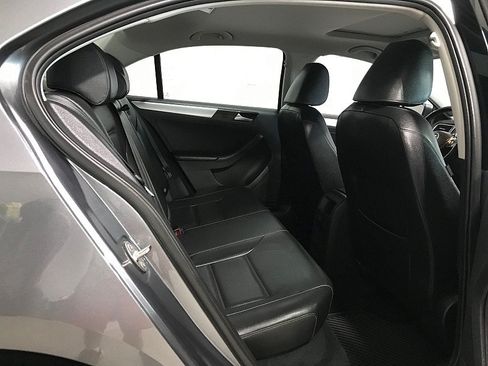 Used 2018 Volkswagen Jetta SEL FWD image 19