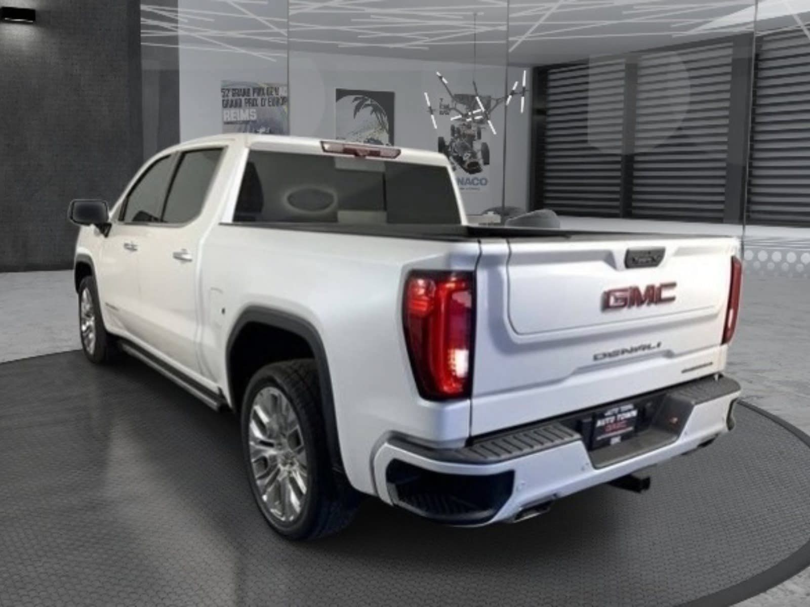 Used 2020 GMC Sierra 1500 Denali w/ Denali Ultimate Package AWD/4WD image 3