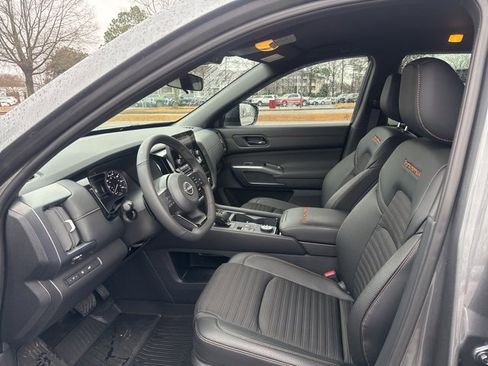 Used 2025 Nissan Pathfinder Rock Creek image 16